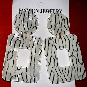 High-end dangle earrings